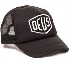 Une casquette Trucker Deus Ex Machina noire